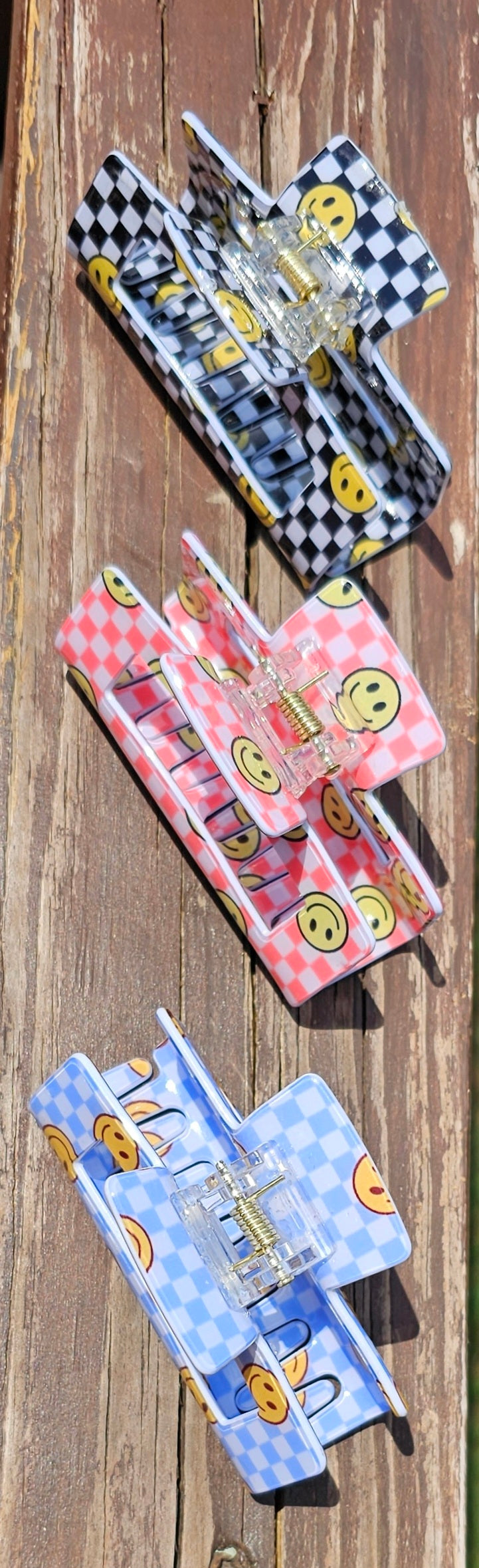 Checkered smiley hair clip